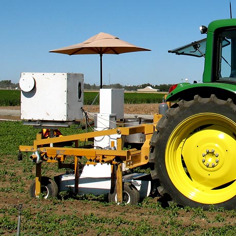 Hyperspectral weed control system Hyperspectral weed control system