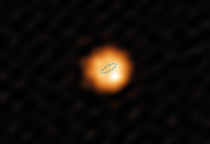 The sharpest image yet of a red giant star W Hydrae is a few billion years further on than the Sun in its life For comparison, the dotted ring shows the size of the Earths orbit around the Sun, seen from an angle The sharpest image yet of a red giant star W Hydrae is a few billion years further on than the Sun in its life For comparison, the dotted ring shows the size of the Earths orbit around the Sun, seen from an angle