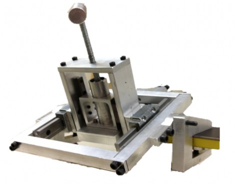Assembly prototype at WPI manufacturing labs. Edge sharpness configuration tests resistance perpendicular to ski edge. Load frame can be rotated to test resistance parallel to ski edge