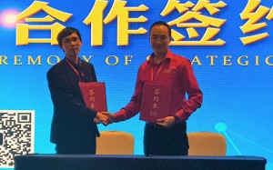 Tong Jishan, Director General of Hubei Laser Industry AssociationCarlos Lee, Director General of EPIC Tong Jishan, Director General of Hubei Laser Industry AssociationCarlos Lee, Director General of EPIC