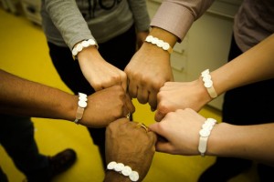 Wristband detects UV exposure Wristband detects UV exposure