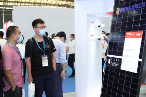 DuPont showcases the latest solar panels with Clear Tedlarbacksheet from leading module manufacturers