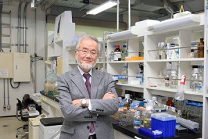 Ohsumi in lab