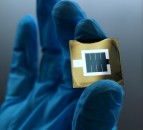 Photo of the perovskitesilicon tandem solar cell The active area in the middle of the wafer is enclosed by the silver electrode CREDIT Johannes BeckedahlLea ZimmermanHZB