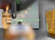 Chip scale, ultrafast mode-locked laser based on nanophotonic lithium niobate CREDIT Alireza Marandi